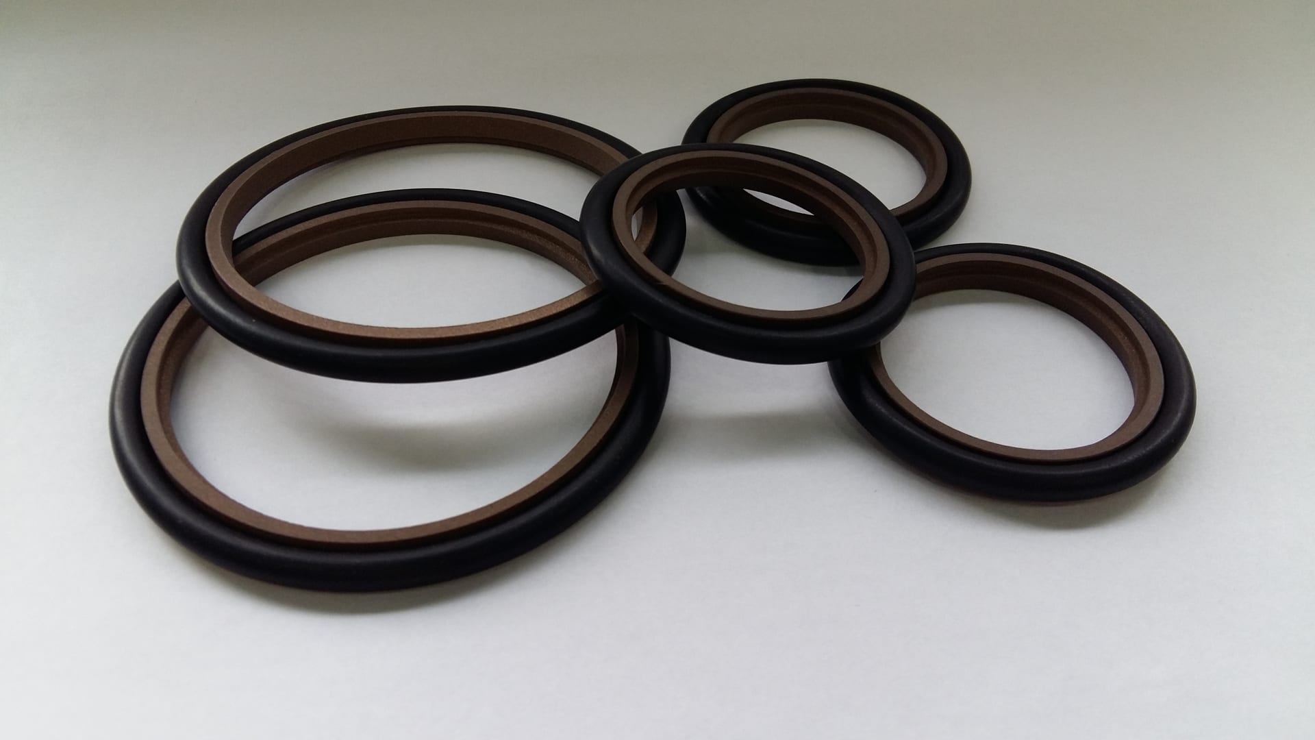 Uszczelnienia silownikow